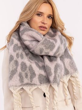 Shawl AT  Elegant scarf with a length of 214 cm made of polyester with an animal motif, perfect for cooler days. Made of high-quality material, it pro