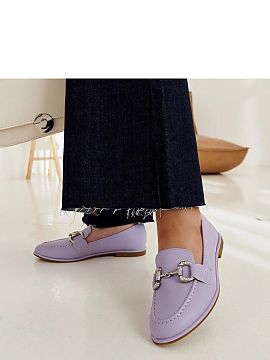 Mocassin Solea  Purple moccasins with zircons by Marija are a perfect choice for summer days. Their almond toe and low construction provide comfort and brea