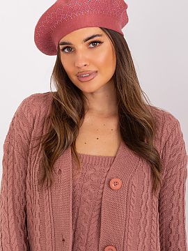 Beret AT  This smooth beret is a classic that adds style to any outfit. The shiny application gives character and elegance. It\'s a perfect choice to 