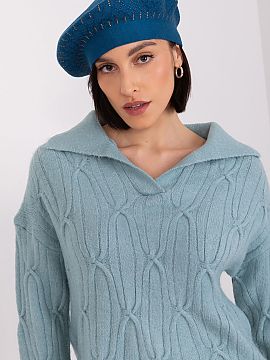 Beret AT  This smooth beret is a classic that adds style to any outfit. The shiny application gives character and elegance. It is a perfect choice to 