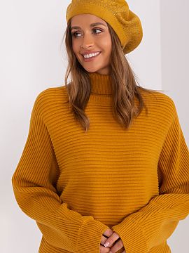 Beret AT  This smooth beret is a classic that adds style to any outfit. The shiny application gives character and elegance. It is a perfect choice to 