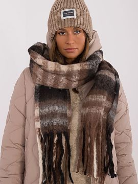 Shawl AT  Elegant scarf measuring 186 cm made of polyester in a classic check pattern, perfect for cooler days. Made of high-quality material, it prov