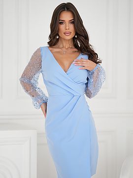 Evening dress Bicotone  Spectacular creation with two sequin sleeves. The delicate neckline in the shape of a heart slightly exposes the bust. The bottom of the dre