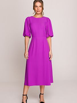 Daydress Stylove  Romantic and feminine midi dress with a slightly flared silhouette that beautifully moves with the body. A classic round neckline at the fro