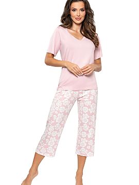 Pyjama Donna  Women\'s pajamas are a combination of comfort and style. A short-sleeved blouse with a V-neckline provides freedom of movement and comfort. 