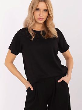 Blouse Relevance  Casual everyday blouse with a classic, universal cut. Made of a blend of viscose, polyester and elastane, which provides softness, breathabi