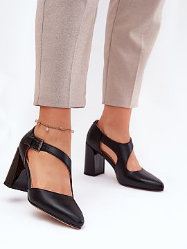 Block heel pumps Step in style  Pumps from the Vinceza brand. Made of natural leather, they combine elegance with modern style. Set on a column-shaped heel, they provide st