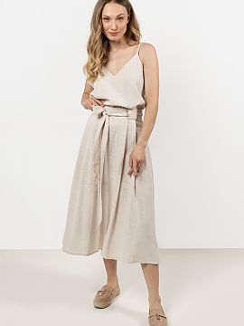 Skirt awama  Classic and comfortable, this skirt is a perfect combination of style and comfort. The flared cut with pleats beautifully flows in motion, w
