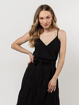 Top awama  Minimalistic and universal, this top is a must-have for warm days. Made from natural, soft cotton, it provides breathability and comfort. Th