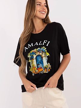 T-shirt Italy Moda  This casual T-shirt is the perfect choice for women who appreciate comfort and a fashionable look. Made of high-quality cotton with the addi
