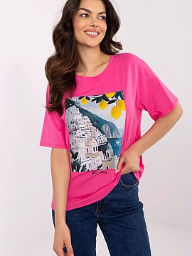 T-shirt Italy Moda  This casual T-shirt is the perfect choice for women who appreciate comfort and a fashionable look. Made of high-quality cotton with a touch 