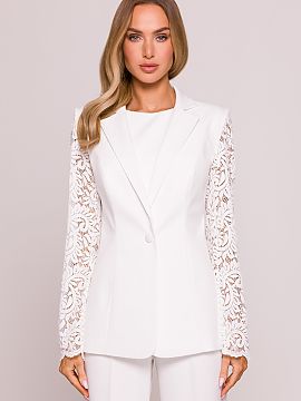 Jacket Moe  Stylish blazer that combines timeless form with modern detail. Made of smooth, high-quality fabric, it has been enriched with long sleeves m