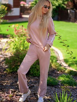 Set Mirale  The Antao set combines sporty style with a touch of extravagance in the form of delicate lace adorning the sleeves of the sweatshirt and the