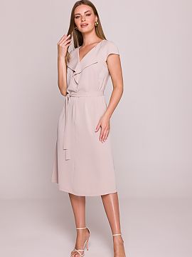 Cocktail dress Stylove  An elegant dress with a subtly flared A-line silhouette, reaching midi length, just to or slightly below the knees. Made of smooth fabric wi