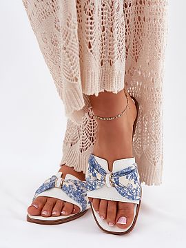 Flip-flops Step in style  Classic women\'s flat heel sandals, adorned with a charming bow at the front, which adds subtle charm to them. Ideal for summer dresses, ski