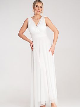 Cocktail dress Figl  Maxi dress without sleeves with a wrap neckline in the front and a deep cut on the back. The top is delicately ruched, with a wide band unde