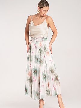 Skirt Figl  Pleated midi skirt in a floral pattern. The high waist with a fitted belt emphasizes the waist, and the flowing material adds lightness and 