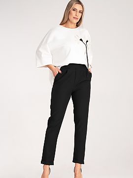 Women's pants Figl  Elegant trousers with a fitted cut and rolled-up cuffs. High waist with an elastic band ensures comfort, while subtle seams accentuate the s