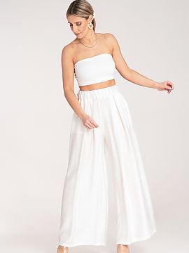 Short skirt Figl  Loose, wide trousers with pleats made of light, breathable material. Model with a high waist and elastic waistband.