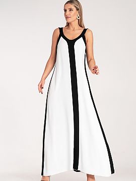 Daydress Figl  Maxi dress with straps in a contrasting black and white pattern optically slimming the silhouette. Loose cut. Classic design with a V-neckli