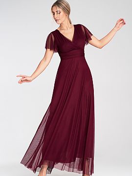 Long dress Figl  Midi dress made of mesh with short butterfly sleeves. The model has sewn-in cups and a sweetheart neckline. Flared bottom with lining. Wide 