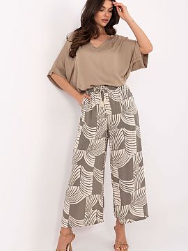 Women's pants Sublevel  Light and comfortable women\'s trousers with a casual character are the perfect choice for everyday stylizations. Made of breathable, skin-f