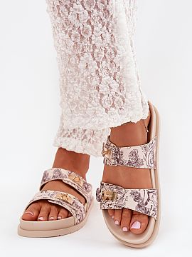 Flip-flops Step in style  Patterned women\'s sandals made of textile material, set on a platform, are a stylish proposition for summer days. The model is distinguishe