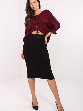 Skirt Sublevel  Knit midi skirt made of ribbed material is a perfect everyday proposition. Sewn from soft, elastic knit fabric made of a blend of polyacryli