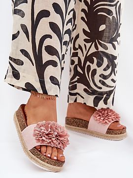 Flip-flops Step in style  Women\'s sandals perfect for hot days, set on a cork platform with a braid, combine comfort with summer style. At the front, on the strap, t