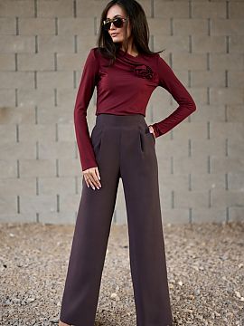Women's pants Roco Fashion  Model Viana is a combination of elegance and comfort. The characteristic darts, high waist, and wide legs subtly elongate the silhouette and