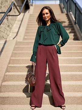 Women's pants Roco Fashion  Model Viana is a combination of elegance and comfort. The characteristic darts, high waist, and wide legs subtly elongate the silhouette and