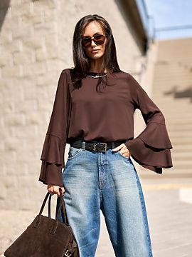 Bluzka Roco Fashion  Model Camila is the perfect combination of comfort and elegance. The blouse made of lightweight viscose provides a pleasant wearing experien