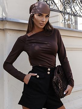 Shorts LaBalancia  We present CALLY shorts in black, a perfect choice for those who value comfort and style. Made of high-quality materials, our shorts combine