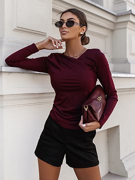 Bluzka LaBalancia  Blouse MONNA Bordeaux is a proposal for women who value elegance and comfort. Made of high-quality materials, it ensures wearing comfort and