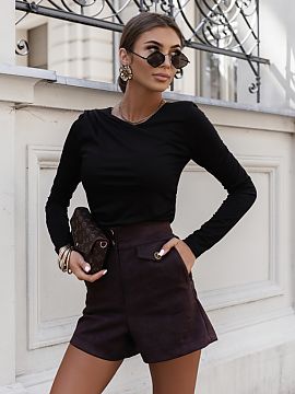 Bluzka LaBalancia  We present the MONNA Black blouse, a perfect choice for women who appreciate elegance and comfort in their everyday stylizations. Thanks to 