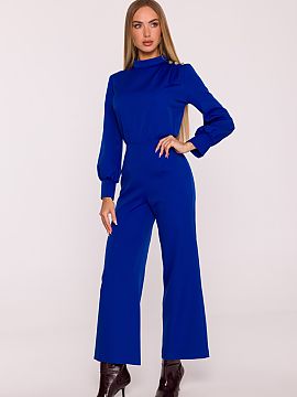 Suit Moe  Stylish jumpsuit made of smooth fabric with a matte finish is a proposal that combines modern character with timeless elegance. The one-piec