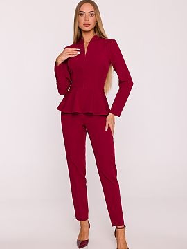 Suit Moe  An elegant jumpsuit made of smooth fabric with a matte finish is the perfect combination of modern style and feminine form. The one-piece cu