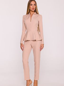 Suit Moe  An elegant jumpsuit made of smooth fabric with a matte finish is the perfect combination of modern style and feminine form. The one-piece de