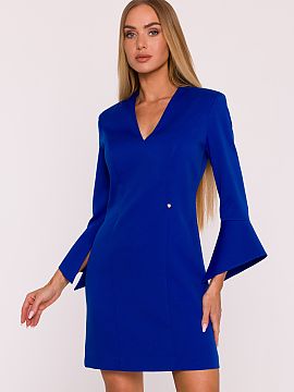 Daydress Moe  An elegant dress made of smooth fabric with a matte finish is the perfect choice for women who appreciate simplicity and modern style. The s