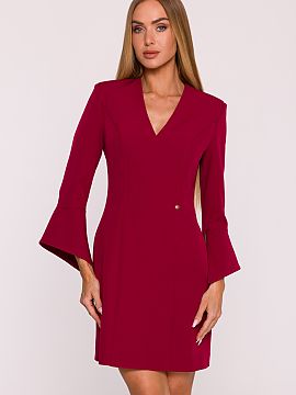 Daydress Moe  An elegant dress made of smooth fabric with a matte finish is the perfect choice for women who appreciate simplicity and modern style. The s