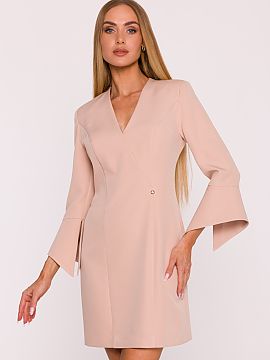 Daydress Moe  An elegant dress made of smooth fabric with a matte finish is the perfect choice for women who appreciate simplicity and modern style. The s