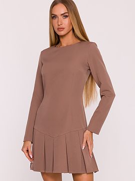 Daydress Moe  A classic dress made of smooth fabric with a matte finish is a proposal that combines simplicity and elegance in a modern edition. The minim