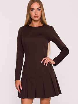 Daydress Moe  A classic dress made of smooth fabric with a matte finish is a proposal that combines simplicity and elegance in a modern edition. The minim