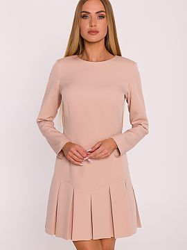 Daydress Moe  A classic dress made of smooth fabric with a matte finish is a proposal that combines simplicity and elegance in a modern edition. The minim