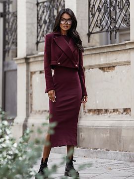 Complete LaBalancia  We present a set, an ideal choice for women who value elegance and comfort. Our proposal is an elegant blazer and a stylish dress that perfe