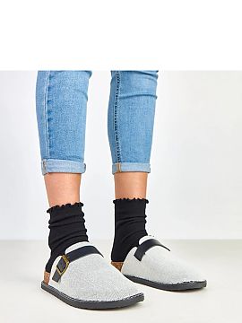 Slippers Solea  Comfortable women\'s slippers made of soft fabric, with a practical round toe and a comfortable 3.5 cm platform that gently lifts the foot. 