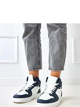 Sport Shoes Solea  Modern women\'s sports shoes made of durable ecological leather, which combine comfort with fashionable design. The model has a round toe, c