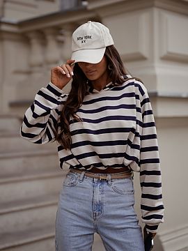 sweatshirt LaBalancia  Discover the ERITH sweatshirt in an elegant combination of beige and navy, which will complement your wardrobe perfectly. This unique model 