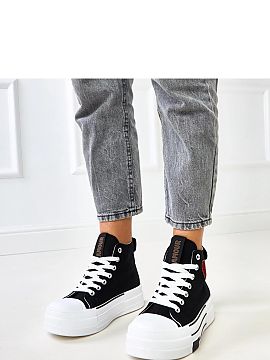 Sneakers Solea  Stylish women\'s low-cut sneakers made of breathable fabric that combine comfort and trendy design. The classic, round toe and laced closure