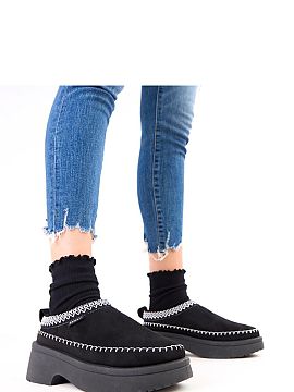 Slippers Solea  Women\'s slip-on slippers with decorative embroidery, combining comfort with an elegant touch. Made of eco-friendly suede leather, they look